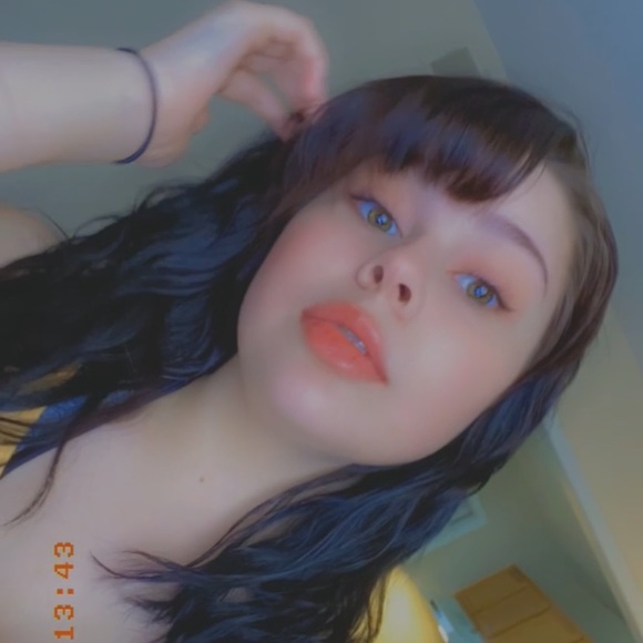 Meet your Posher, Gabi - Picture 1 of 1